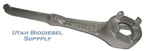 Oil drum bung wrench